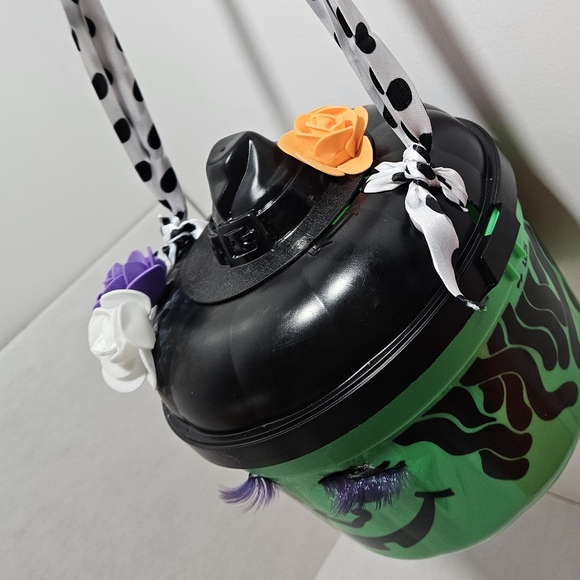 Boo-jie Witchie bucket purse - Picture 3 of 3